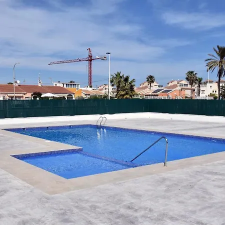 Casa Alex Torrevieja- House - Con Piscina Comunitaria בית נופש